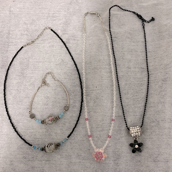 Lot: Beaded Necklaces & a bracelet - Picture 1 of 4
